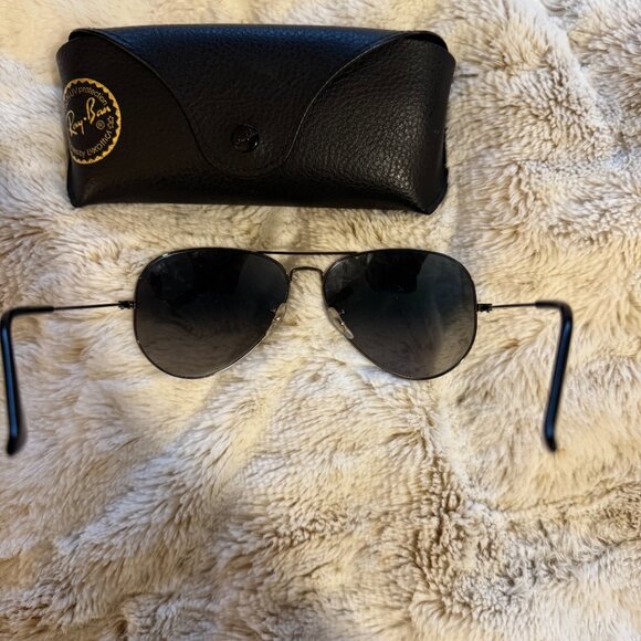 Large Ray Ban Aviator Gradient Blue/Grey with Polished Gunmetal Frame - Picture 3 of 5